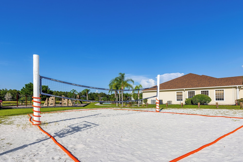 Resort Retreat w/ Outdoor Oasis: 13 Mi to Disney!