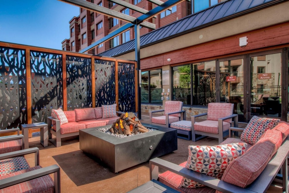 Perfectly Located 1br - Steps To Ski & Apres Fun - Sleeps 4 1 Bedroom Condo by RedAwning