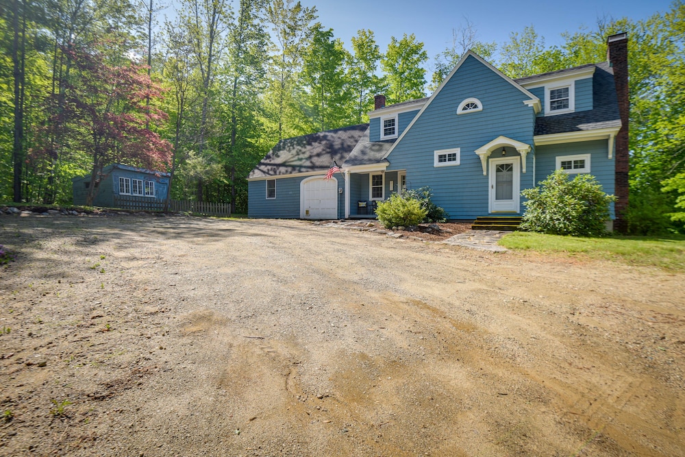 Cozy North Conway Retreat w/ Deck & Fire Pit! view 3
