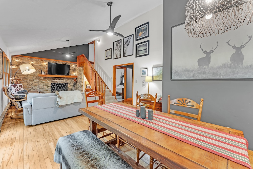 Modern Mountain Retreat Near Dolly Sods & Skiing 3 Bedroom Home