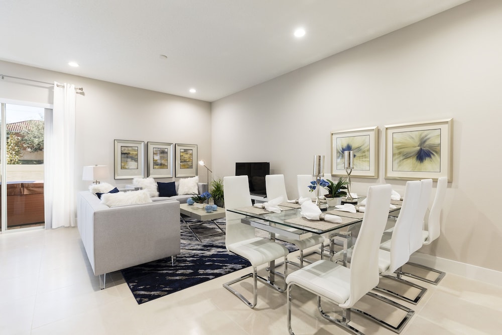 Summerville Vacation Homes by Columbia Management