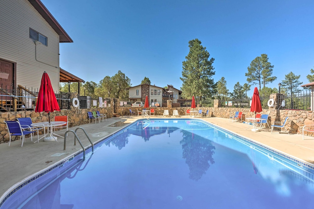 Walk to Dtwn Ruidoso: Mtn-view Condo w/ Pool!