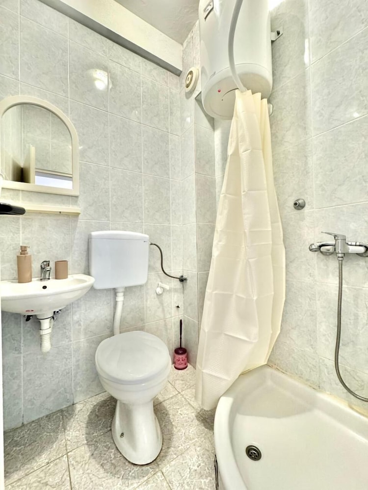 B&M Holiday Rooms