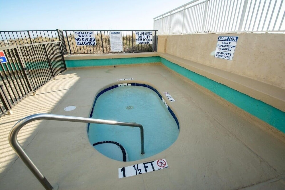 Sea Castle 8g 3 Bedroom Condo