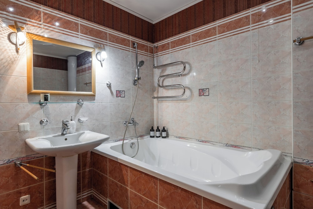 Spacious apartments near Pobedy Square