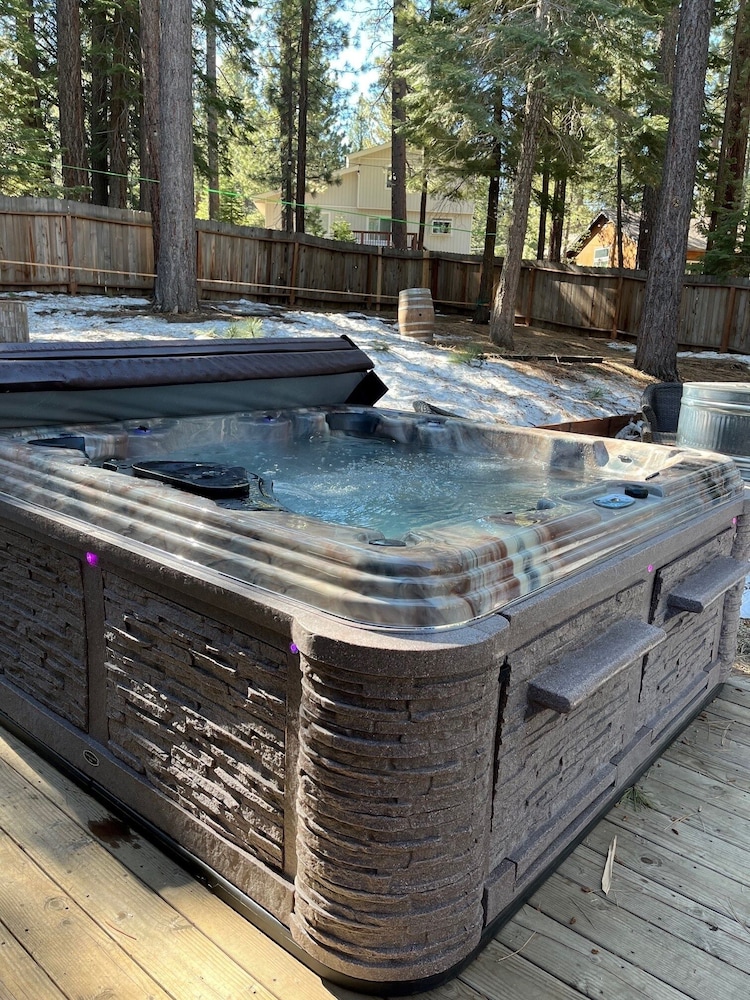 1760t Thunderbird Cabin 3 Bedroom Home