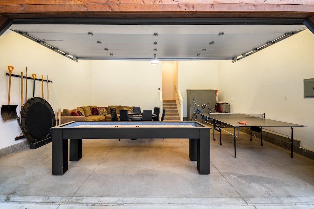Lazy Bear Lodge by Avantstay Pine Tree Paradise w Game Room