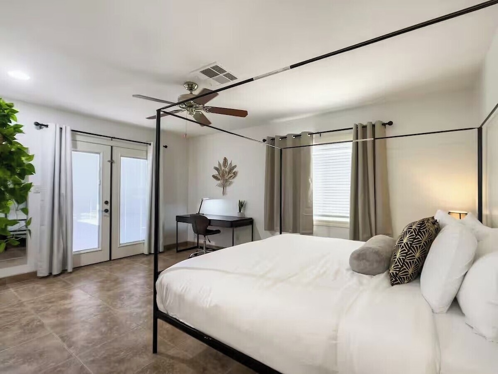 Chandler oasis with pool & hot tub