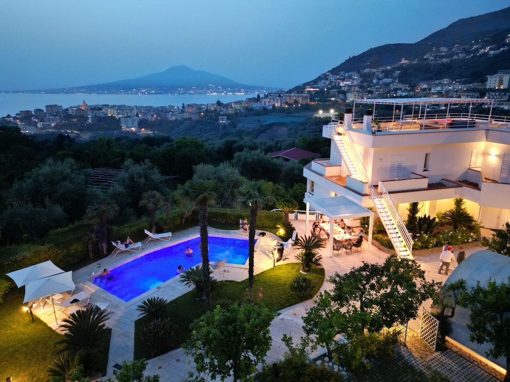 Luxury Villa In Sorrento Coast Swimming Pool & View