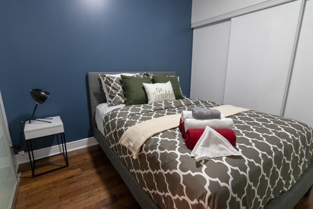 Designer Luxury 3 Bedroom Townhouse - Image 3