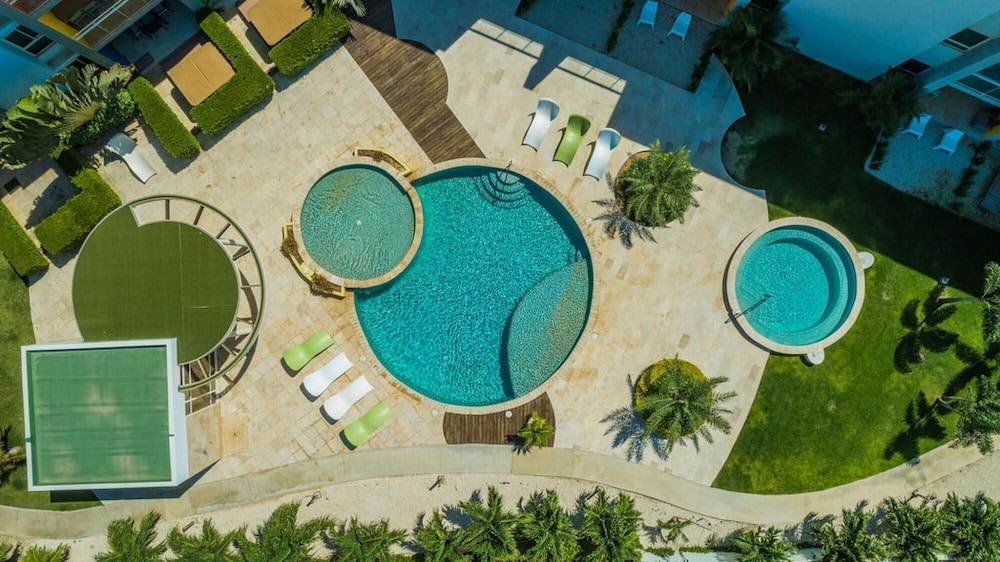 Beautiful Condo w 2BR 2BA Groundfloor Pool Access