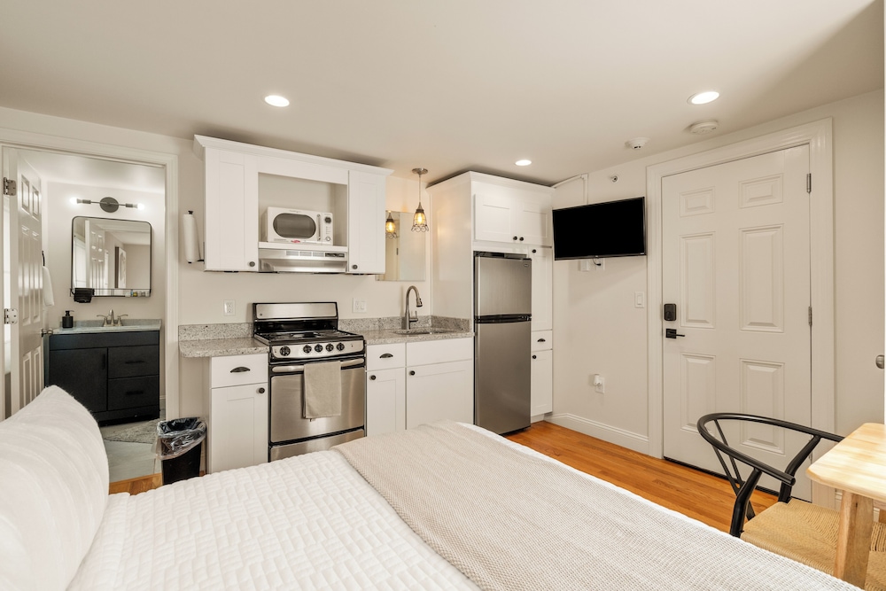 Hygge House Suites