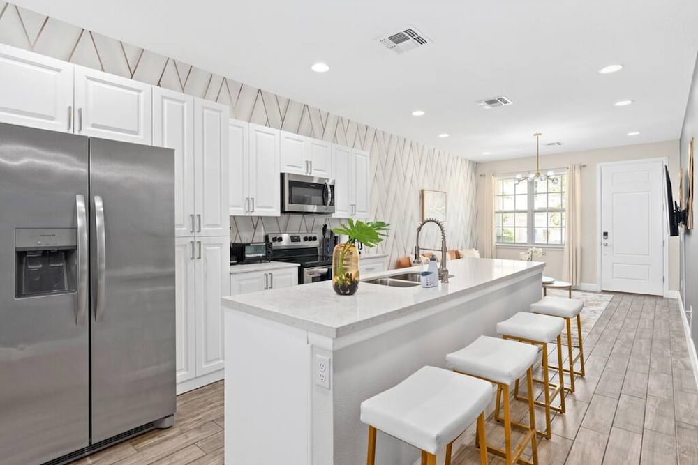 Super Calm- Sleeps 17 W Designs Close TO Parks