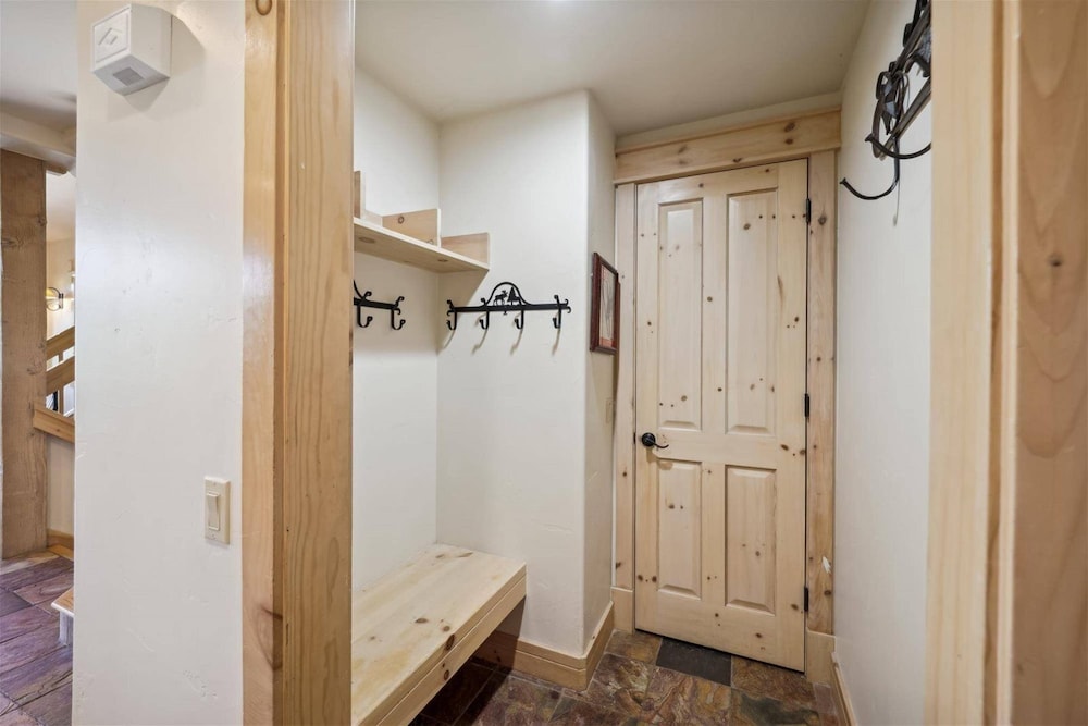 Spacious, Pet-friendly 4 Bedroom Vacation Rental in Breckenridge