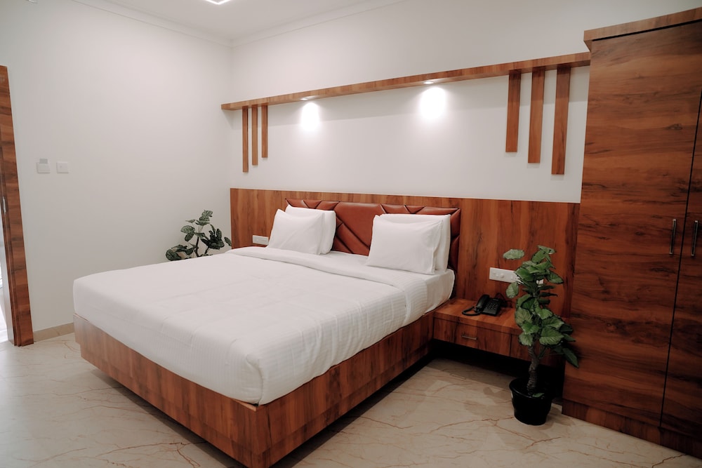 Shambhavi Hotel & Convention Centre