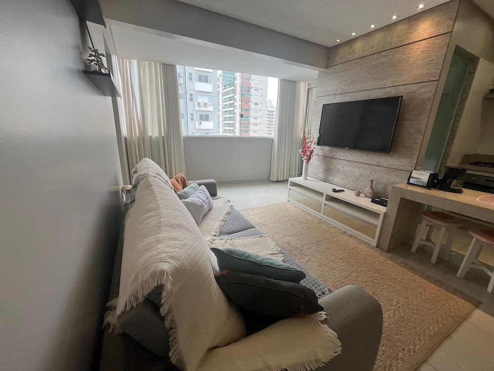 2brs apt 950 m fr/ Flamboyant Mall Unq1104