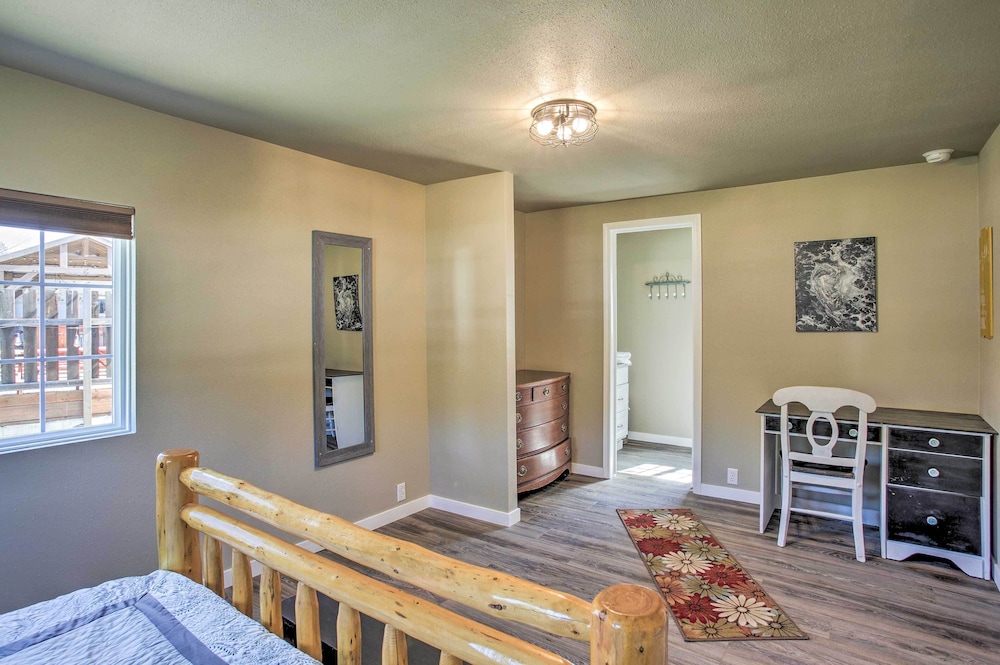 Kingston Sleeper: Unique Stay Near Silver Mountain