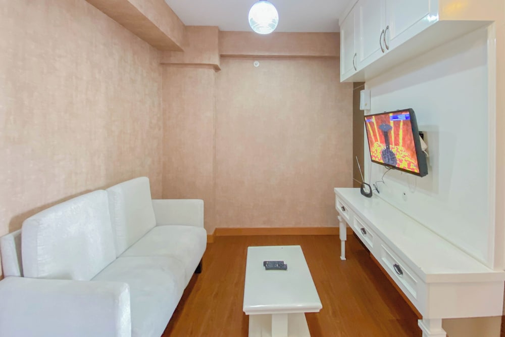 Pleasant And Modern Look 1Br Green Pramuka City Apartment