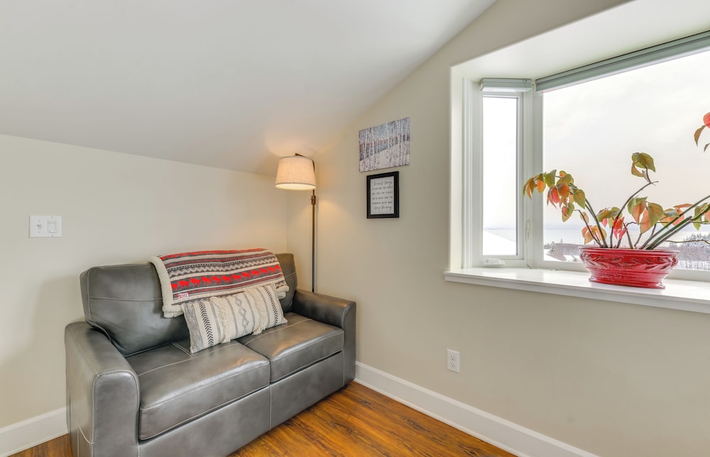 Scenic & Cozy 'sweet Northern Comfort' in Homer!