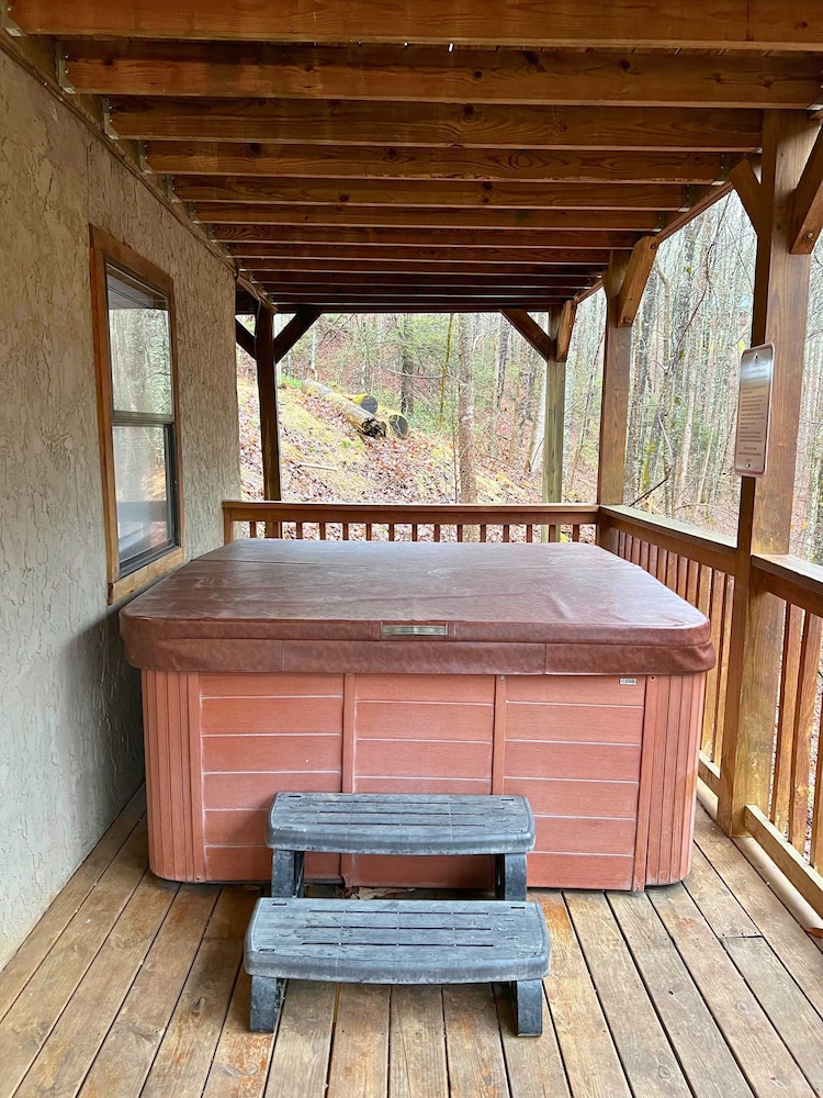 Hunter Hills Haven - Secluded Luxe Cabin Getaway With Mountain Views Spa Hot Tub Game Room