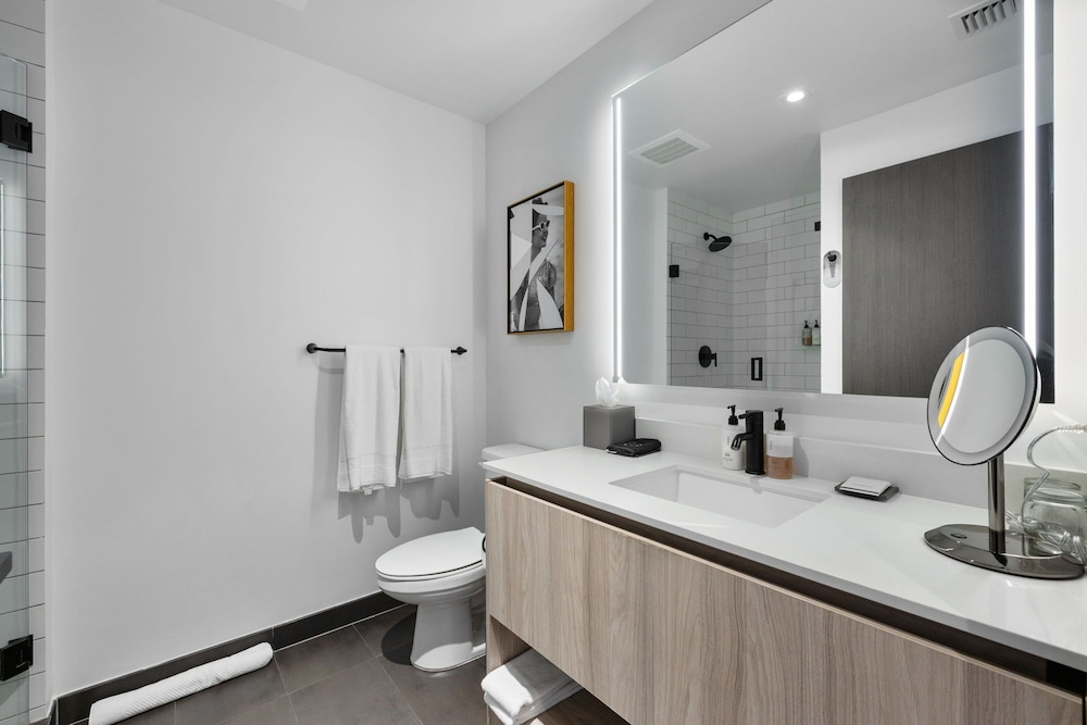 High-Floor Studio with Incredible Views