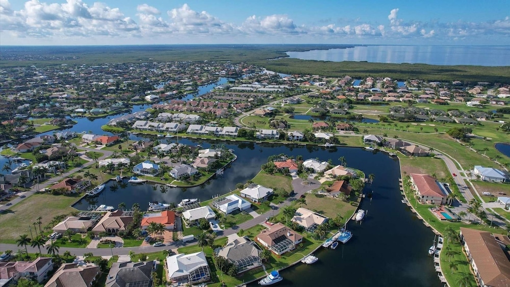 Bird Section Punta Gorda Isles, Dog Friendly, Canal, Kayaks 3 Bedroom Home