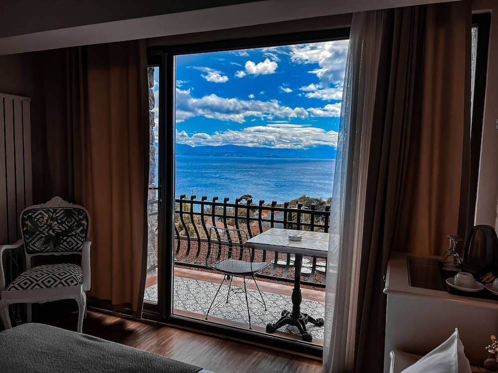 Assos Longevity Hotel