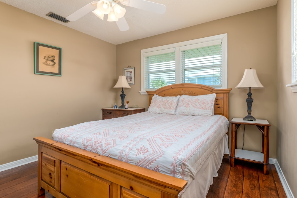 Bay Dream Believer - 853 Desoto Dr Both Sides 6 Bedroom Home by RedAwning view 2