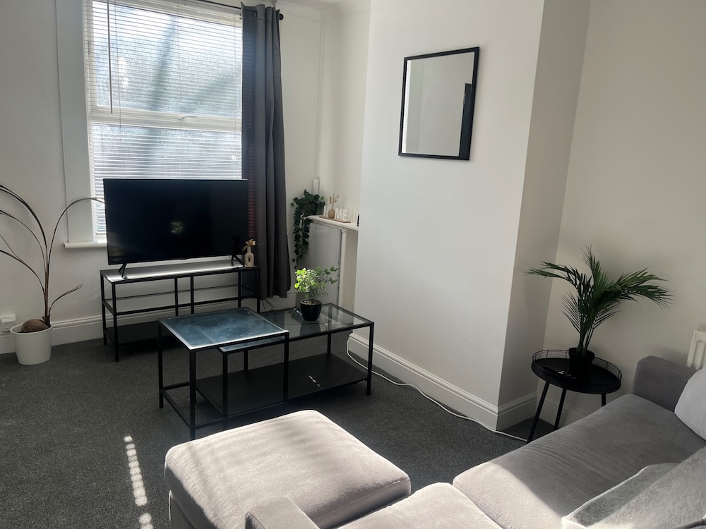 2bed Sleeps 3 - Central, Near Train Station, Wifi
