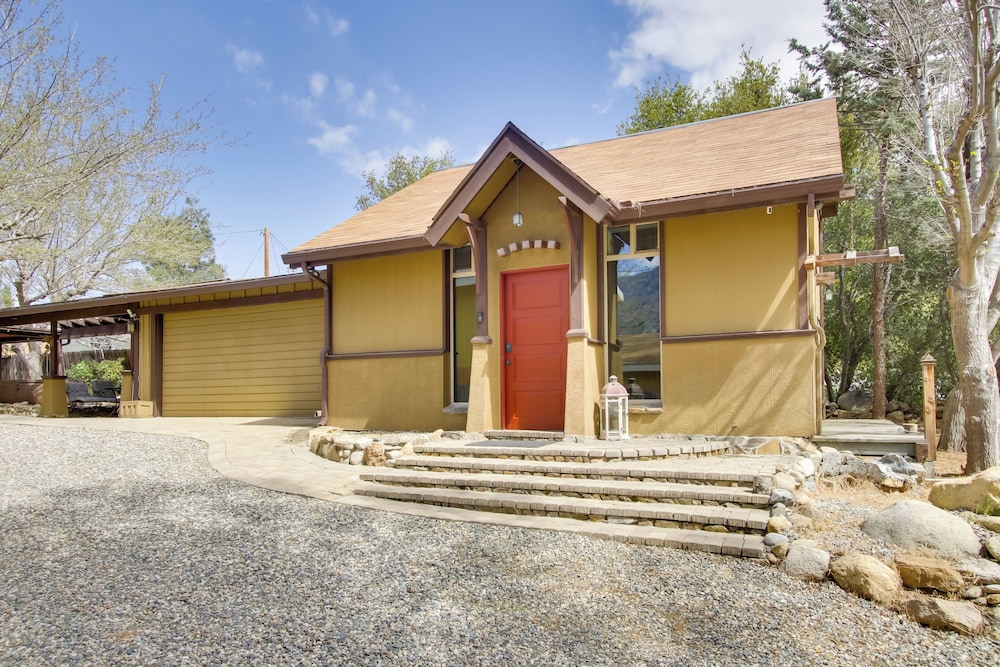 Walk to Riverfront Beach: Kernville Escape