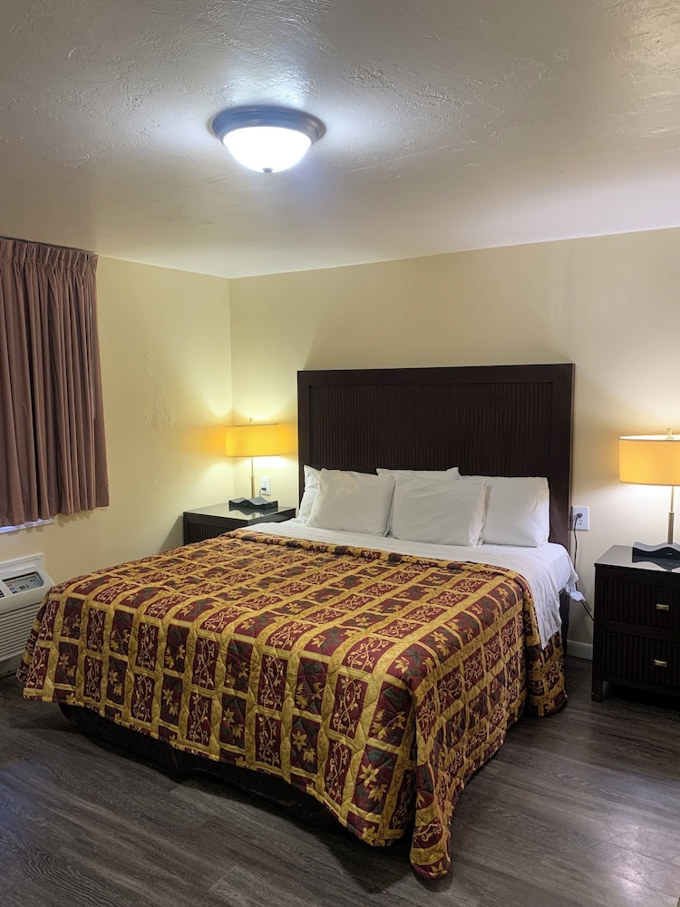 Medford Vacations - Relax Inn of Medford - Property Image 6