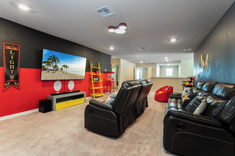 Amazing 8BR Villa by Disney Pool Theater