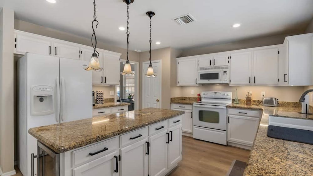 North Phoenix 4 Bdrm Vacation Home W/pool & Games!