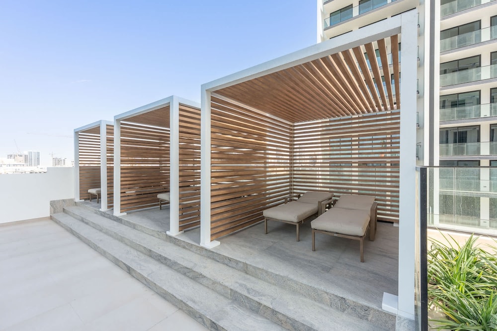 Gorgeous 1 Bedroom in Binghatti House and Sleeps 4