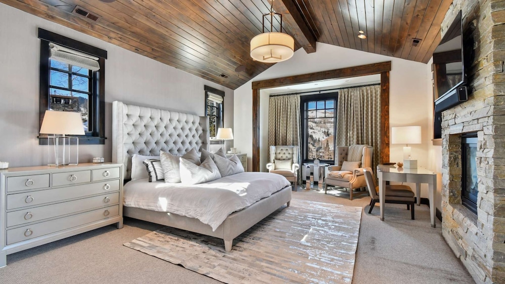 Silver Sun by Avantstay Ski-in Ski-out w Hot Tub