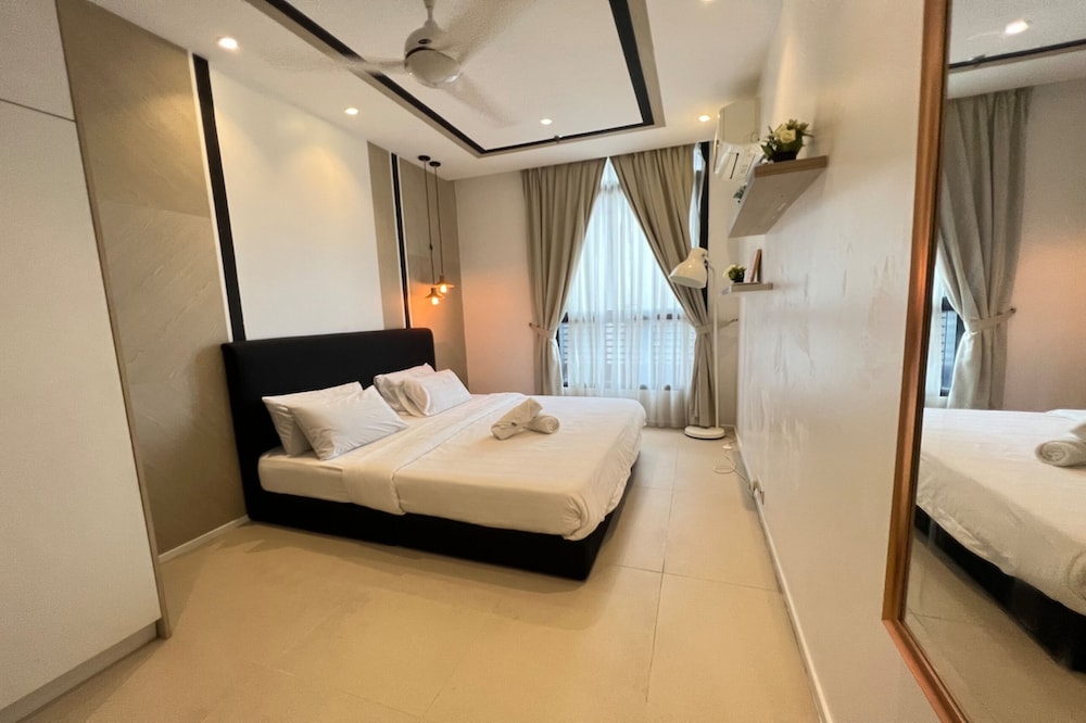 Arcoris Mont Kiara Apartments by Emily in Town
