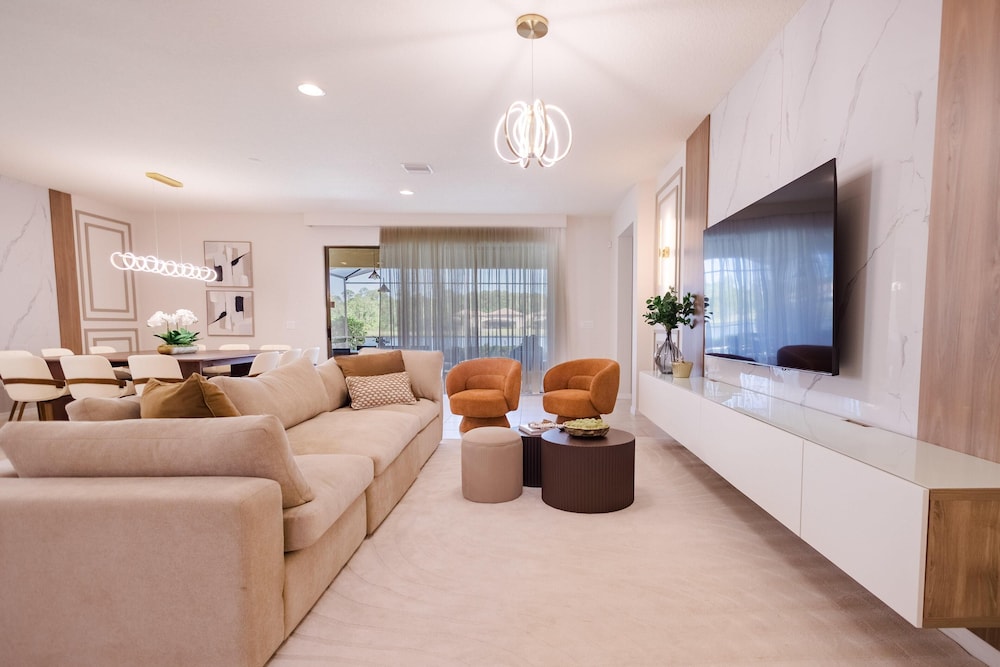 1643 LA - Luxurious Retreat Windsor at Westside