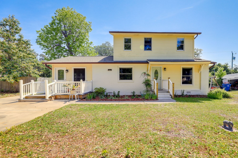 Well-equipped Morehead City Home ~ 5 Mi to Beach! view 3