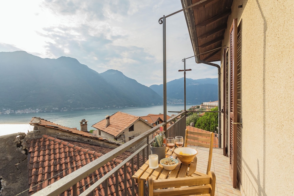 Villetta Panebianco Home in Castagna 11 by Rent all Como