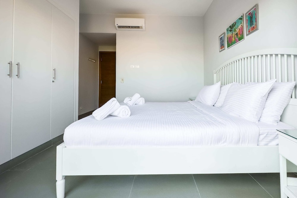 Xuru Stays I The 2bdr Warmhearted Waterside Apt
