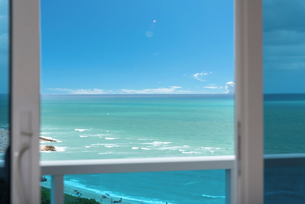 1 Hotel & Homes Private Luxury Suites