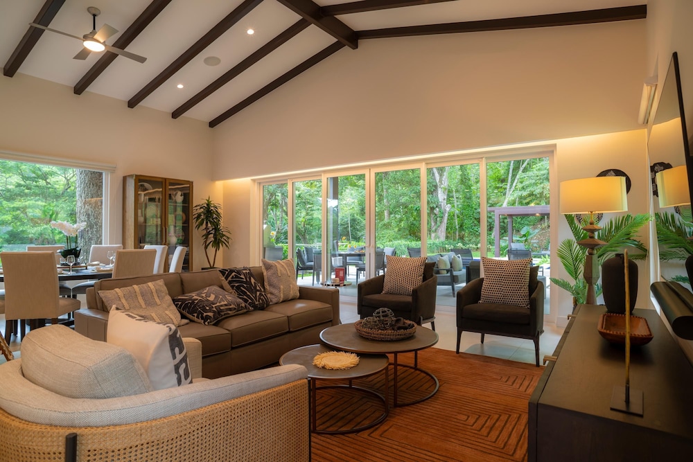 - Casa Cenizaro Six Bedroom Private Pool Family