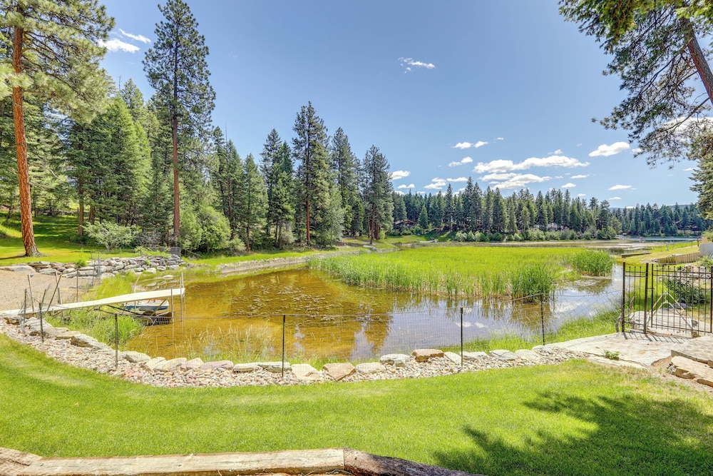 Walk to Happy's Inn & Lake Access: Libby Apartment