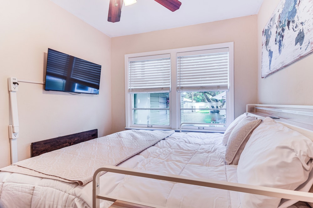 St Pete Home for Retreat & Corporate Travelers
