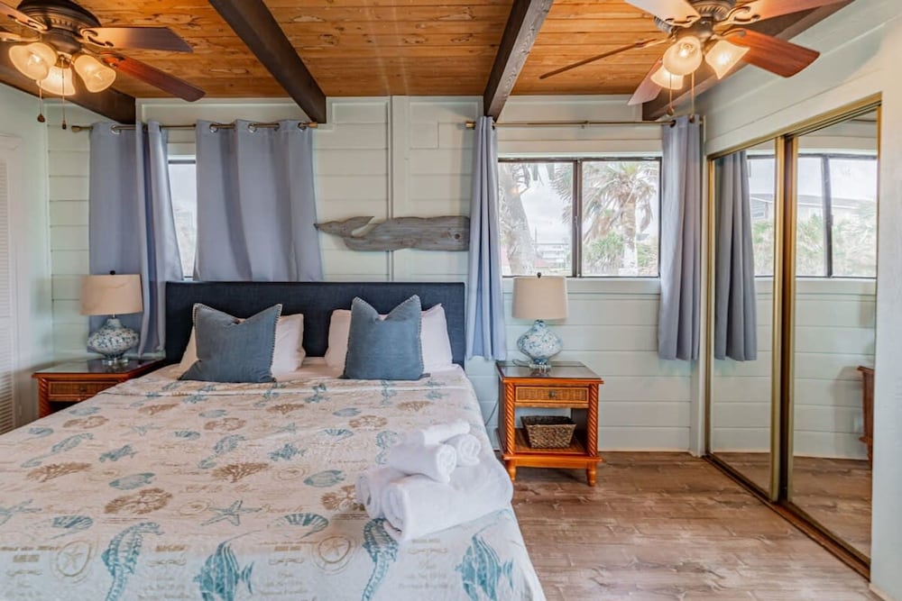 Pelican Beach Private Ocean Front Beach House- Sleeps 10 Bring Your Surf Boards