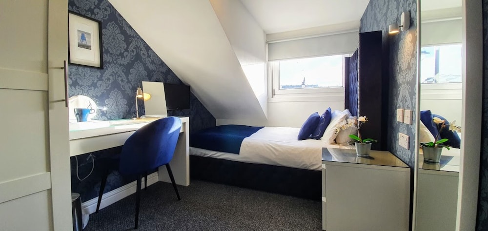 South Shields Vacations - Clifton Guest House - Property Image 5