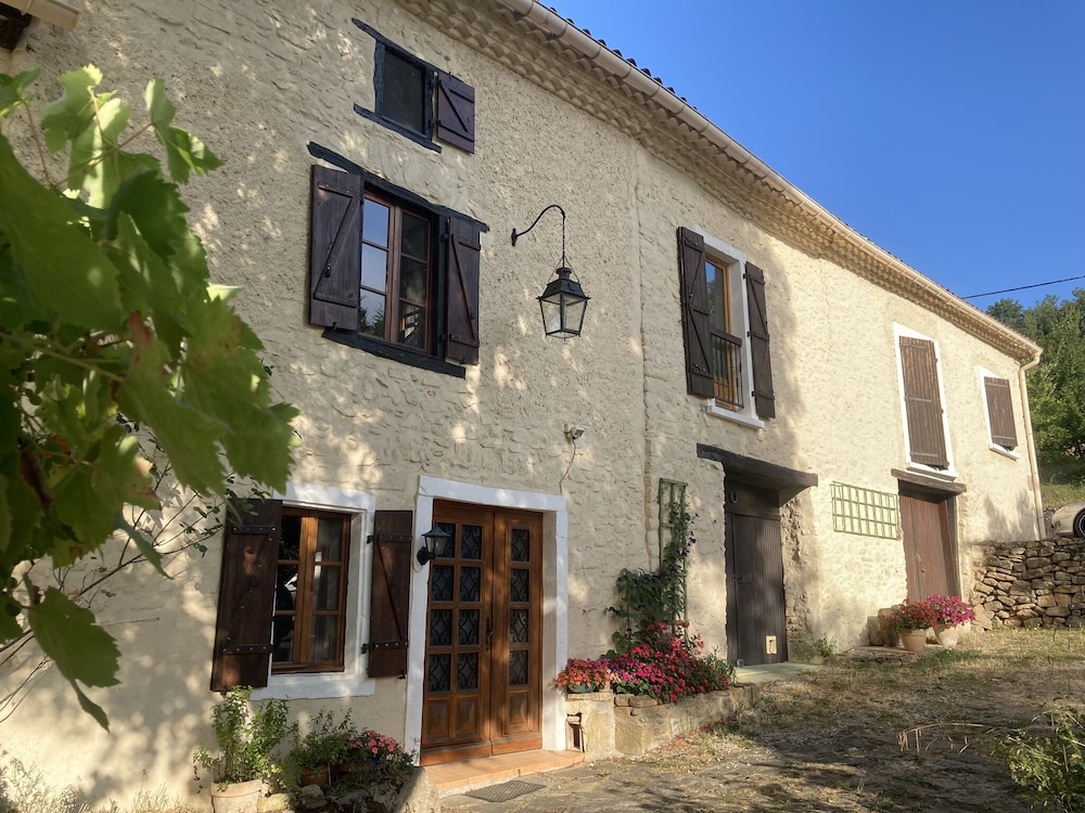 Les Deux Chevaux Guesthouse