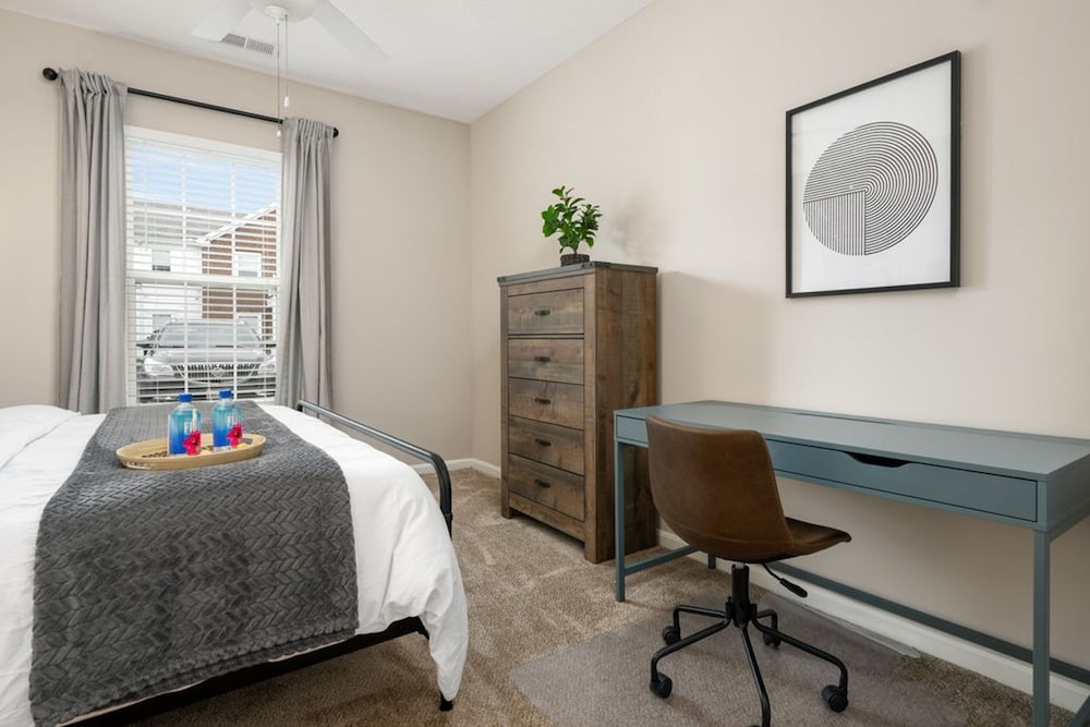 Ground Floor 2BR w Lux Amenities At Albany Glen
