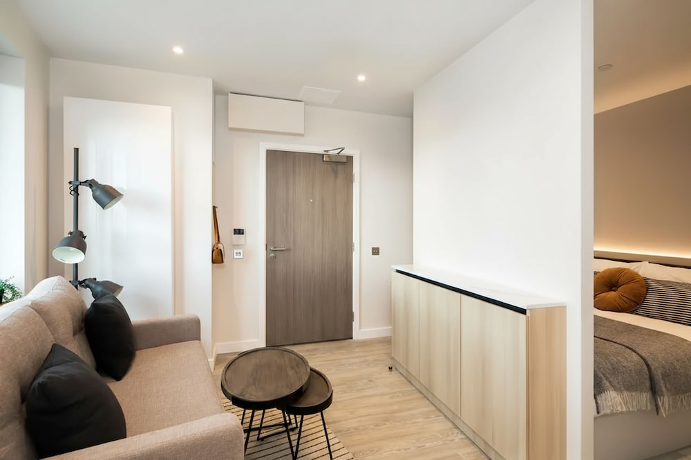 StayCozy at Enclave Croydon