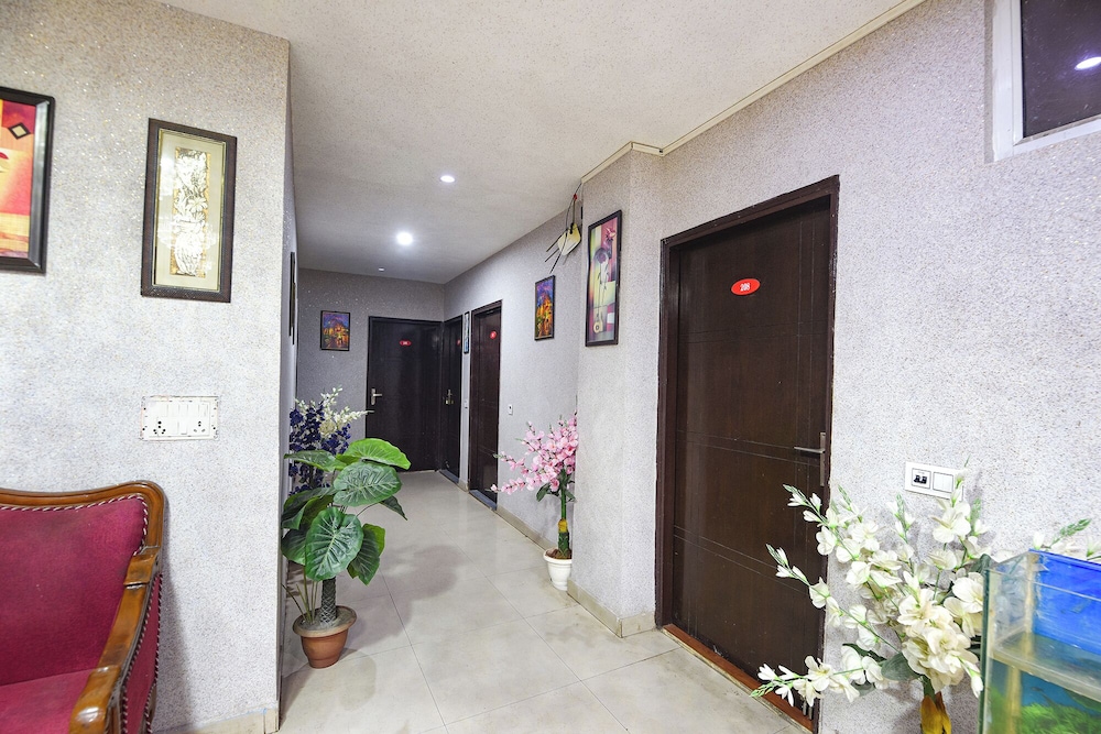Fabhotel Happy Residency